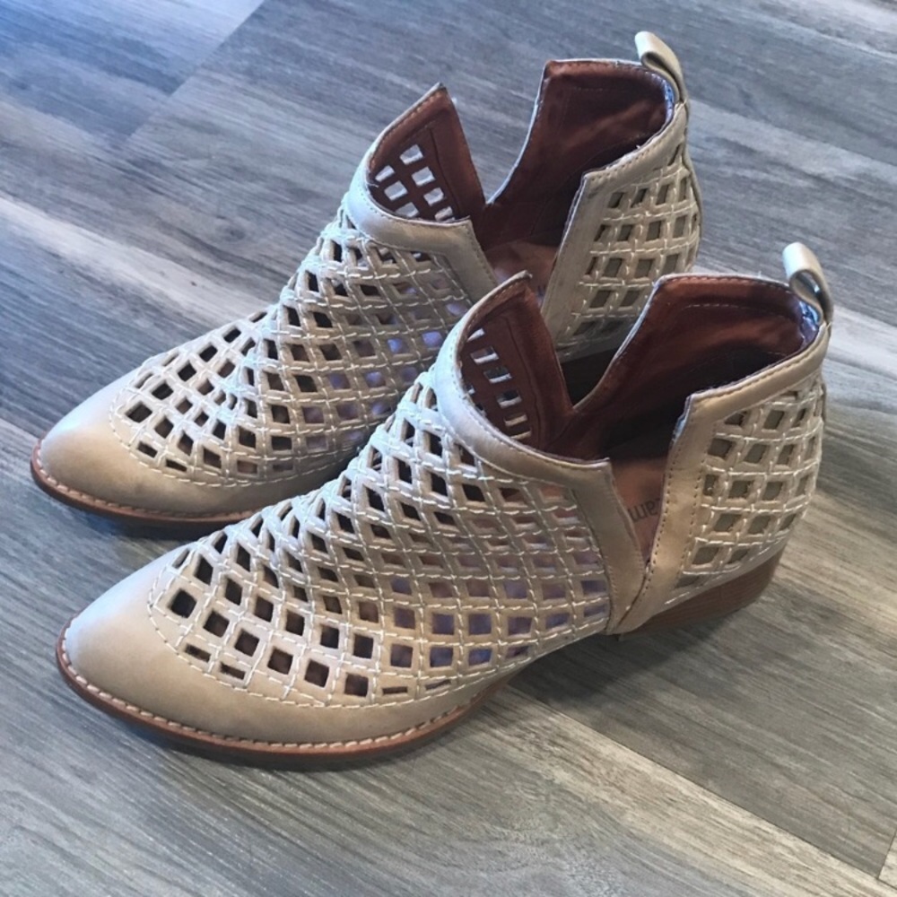 Jeffrey Campbell Tan Spring Booties Size 8